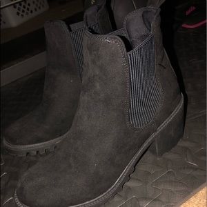 Black heeled boots Rue 21